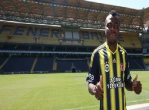 Basket maçında Emenike krizi
