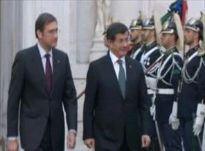 Davutoğlu, törenle karşılandı