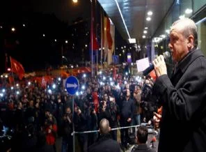 Erdoğan'ın Avrupa'daki gece yarısı mitingi ses getirdi