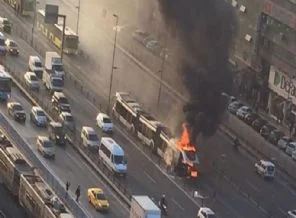 İstanbul'da metrobüs yangını