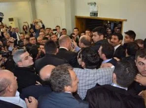 Manisa Belediye Meclisi'nde arbede