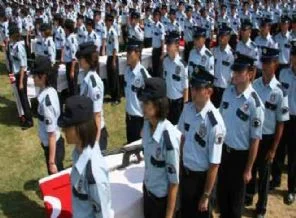 Paralelden gençlere 'üç nokta namazı'