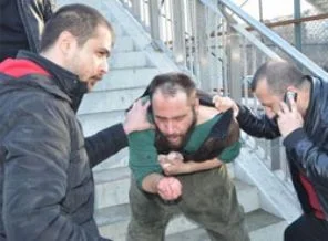 Sakallı genci 'IŞİD üyesi' diye linç etmek istediler