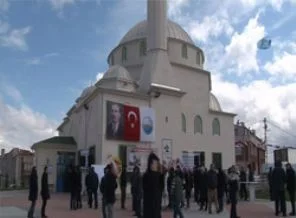 Seyit Onbaşı Camii'ni torunları açtı