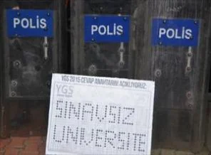 Sınavdan çıkıp, eyleme gittiler