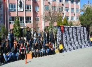 Somalı madenciler eyleme başladı