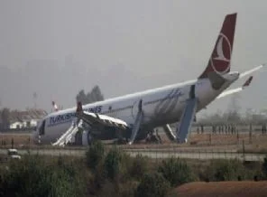 THY uçağı pistten çıktı