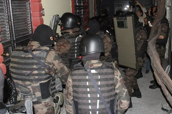 600 polisli operasyon: 25 gözaltı