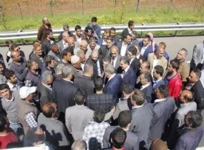 AK Parti'li adayların yolu kesildi