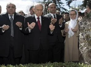 Alparslan Türkeş mezarı başında anıldı