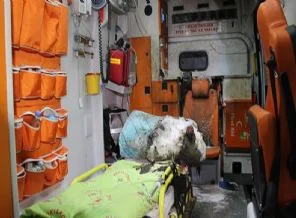 Ambulansa molotof attılar