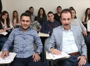 Baba - oğul aynı okuldalar