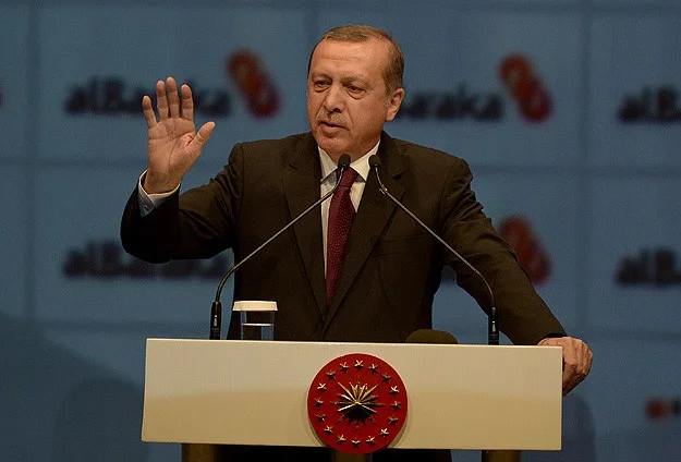 Düşmanlığın tarafından saf tuttular