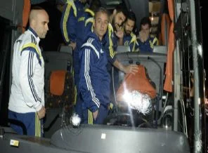 Fenerbahçe takım otobüsüne silahlı saldırı