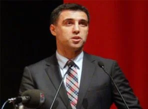 Hakan Şükür bağımsız aday oldu