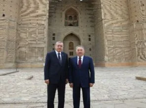 Hoca Ahmed Yesevi türbesini ziyaret etti