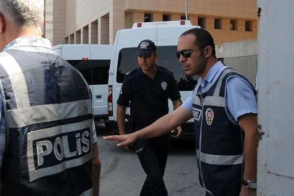 Manisa'da 'paralel yapı' operasyonu