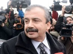 Sırrı Süreyya Önder'in Twitter hesabı 'hack'lendi!