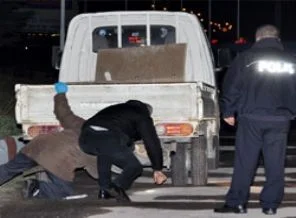 Suriye plakalı araçta bomba paniği