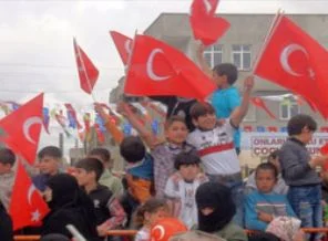 Suriyeli çocuklara 7 TIR oyuncak dağıtıldı