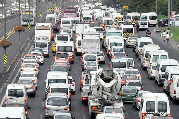 TEM'de 10 kilometrelik kuyruk