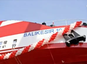 Türkiye'nin en büyük feribotu suya indirildi