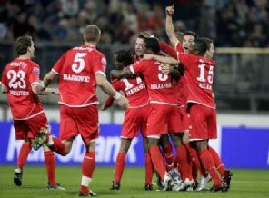 Twente parasızlıktan puanlarını sildiriyor!