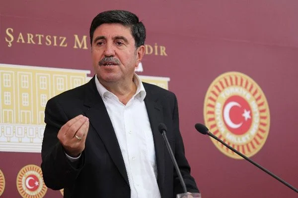 Akdoğan ve Metiner'i yazılarıyla vurdu