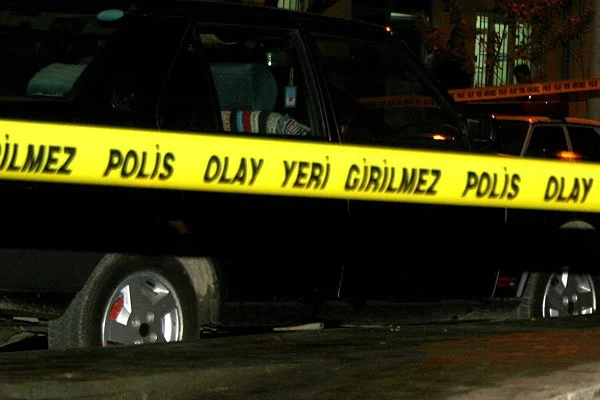 Annesine ve kardeşlerine kurşun yağdırdı