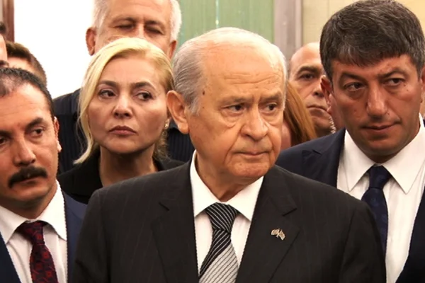Bahçeli'den yine istifa çağrısı