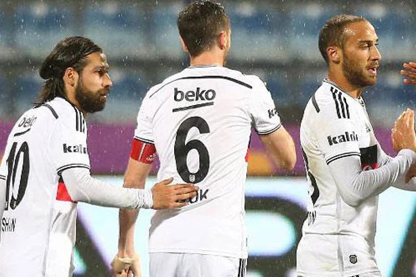 Beşiktaş'ta iki ayrılık