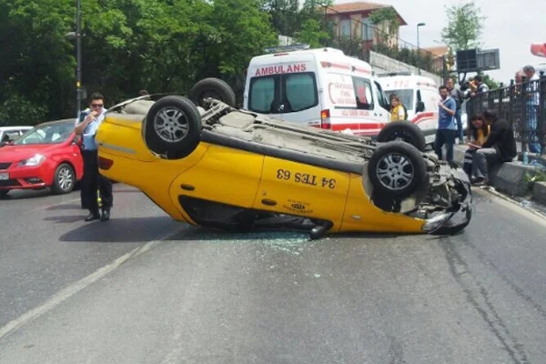 Beyoğlu'nda trafik kazası: 4 yaralı