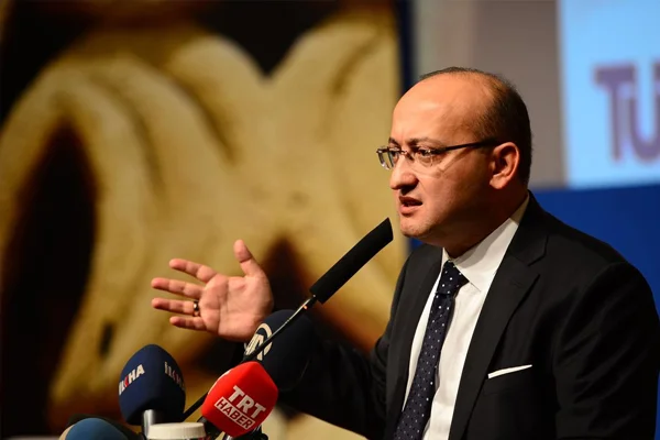 'Biri de sana 'Çakal Carlos' der'
