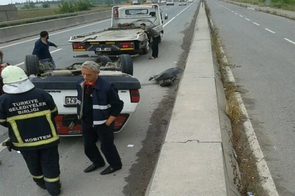CHP seçim aracı takla attı