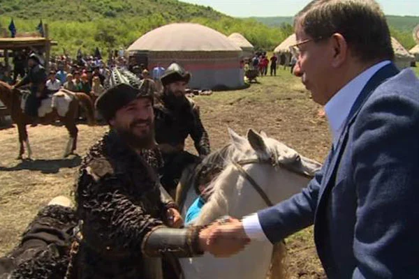 Davutoğlu 'Diriliş Ertuğrul'da