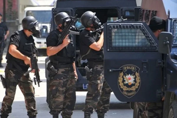 Demirtaş'ın evine polis baskını!