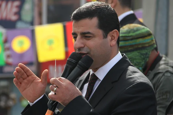 Demirtaş: 'Kaydını çıkarsınlar, istifa edeyim'