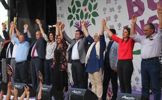 Demirtaş'tan dünyaya Mursi çağrısı