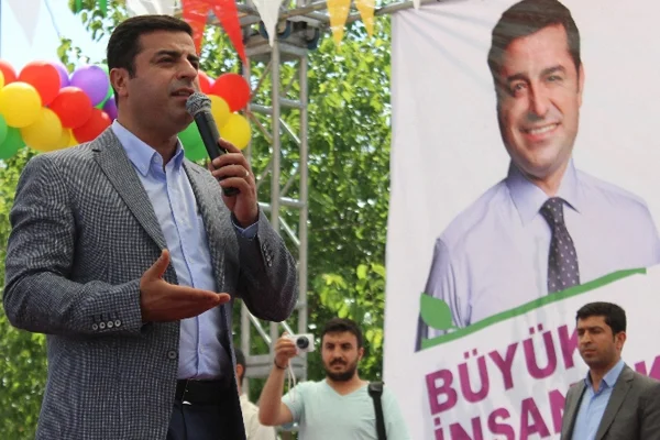 Demirtaş'tan 'Kibar Feyzo' benzetmesi