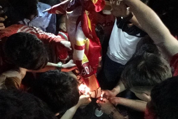 Diyarbakır'da Galatasaray bayrağı yaktılar