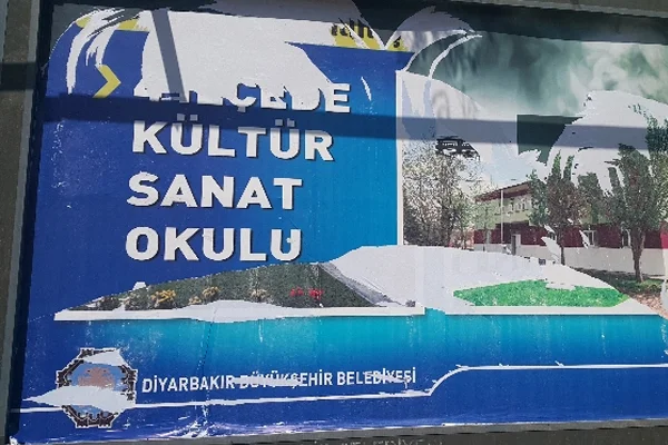 Diyarbakır'da MHP'nin afişleri tahrip edildi