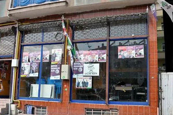 Elazığ'da HDP seçim bürosuna taşlı saldırı