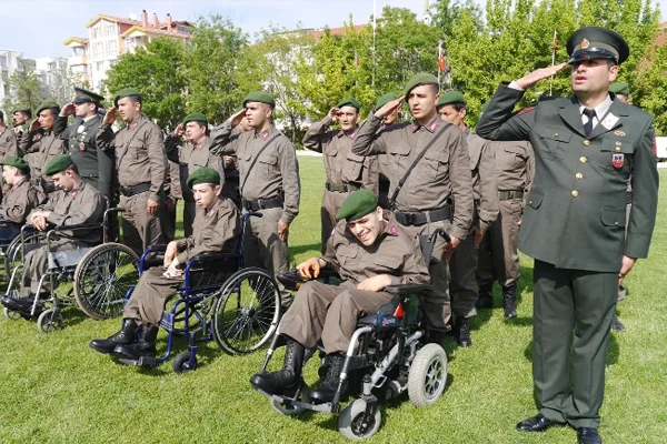 Engelli gençler kışlaya uğurlanıyor