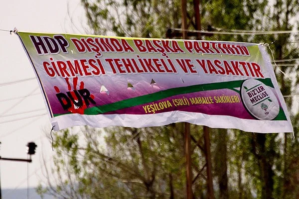 Erciş'te 'tehdit' içerikli pankarta tepki