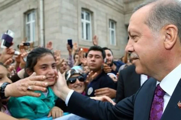Erdoğan, genç kızın çabasına dayanamadı!