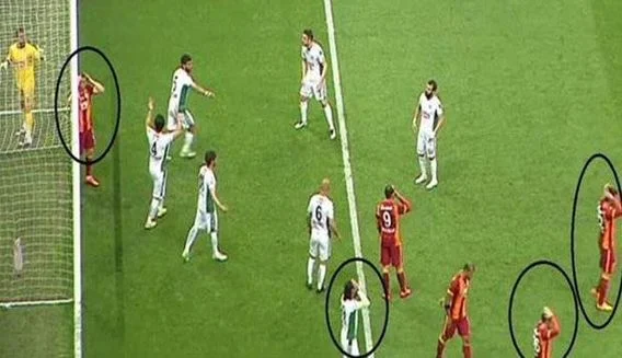 G.Saray maçının önüne geçen kare!