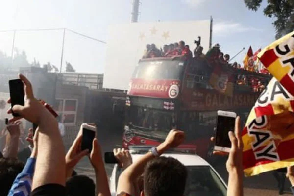 G.Saray şehir turu atıyor