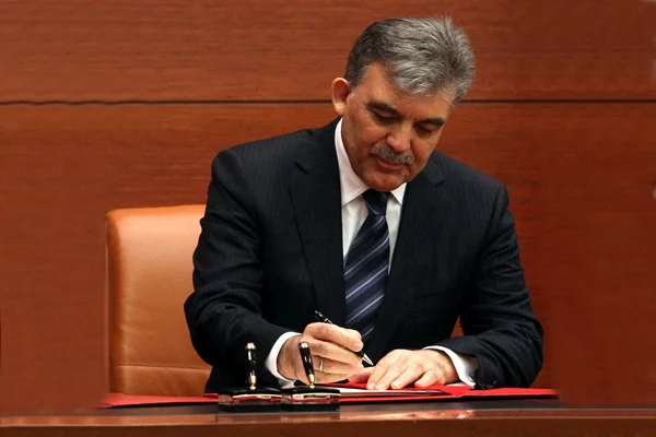 'Gül; dün nasılsa bugün de öyle...'