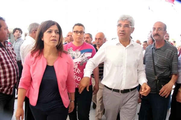 HDP'den, saldırıya uğrayan CHP'li adaya ziyaret