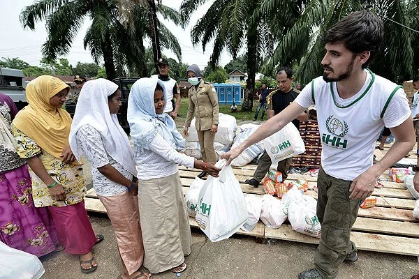 İHH'dan Rohingyalı Müslümanlara yardım